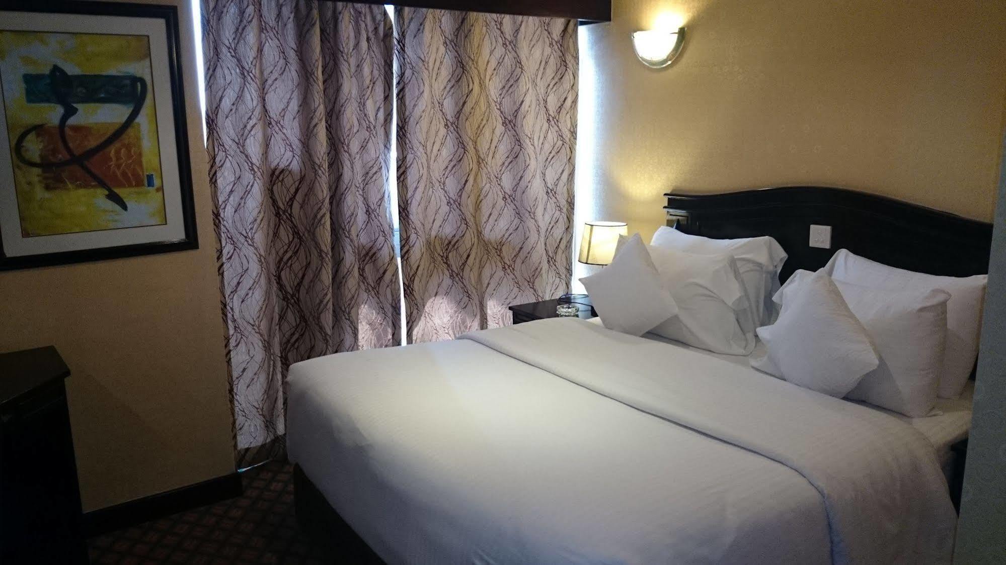 Sandras Inn Dubai Bagian luar foto