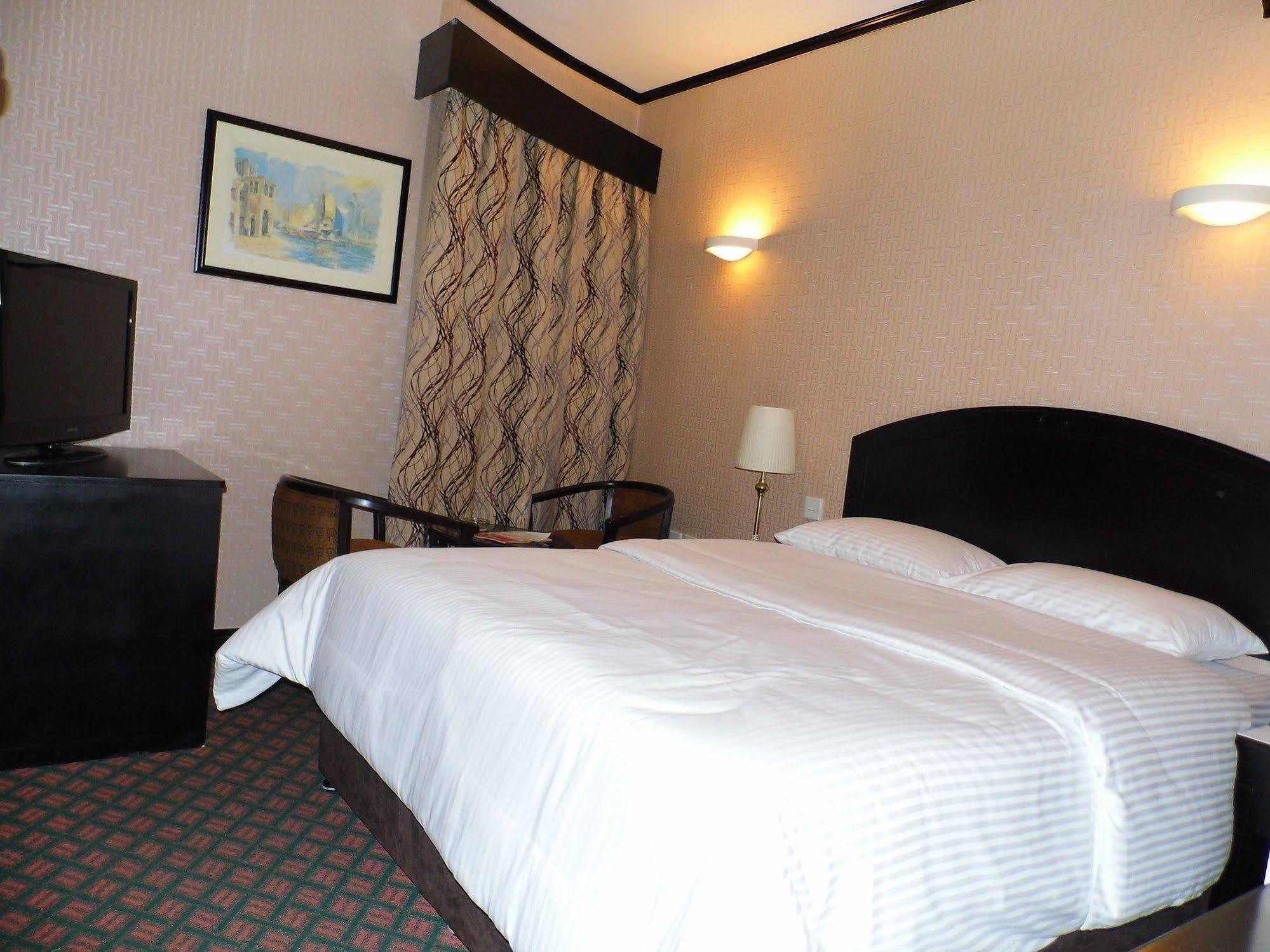 Sandras Inn Dubai Bagian luar foto